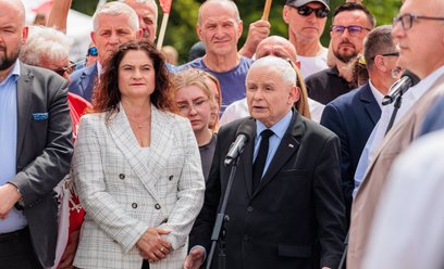 Jarosław Kaczyński podczas konferencji na polsko-niemieckim przejściu granicznym Rosówek-Rosow