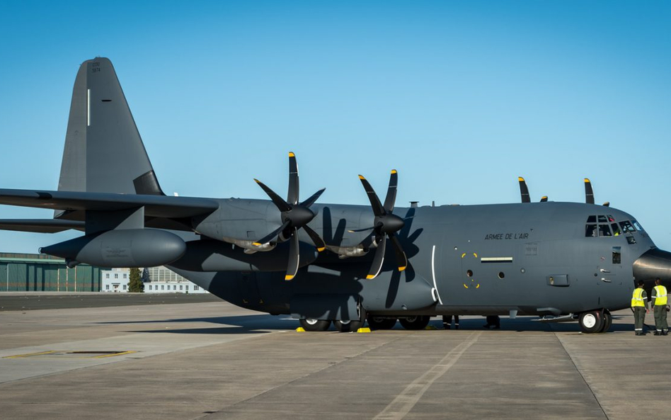 Pierwszy francuski KC-130J Super Hercules po przylocie do bazy w Orleanie. Fot./Siły Powietrzne Fran