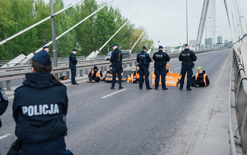 We wtorek 17 czerwca Ostatnie Pokolenie wznowiło blokady ulic w Warszawie