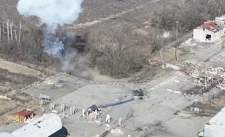 Kadr z nagrania opublikowanego 12 marca przez Ministerstwo Obrony Rosji, mającego pokazywać zniszczo