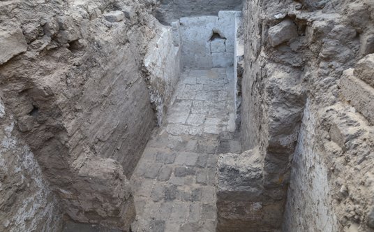 Grobowiec z wapienia, datowany na około 3600 lat temu, należący do nieznanego starożytnego króla Egi