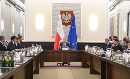 Nowy projekt ustawy ma wyeliminować bezpłatne staże, ale ministerstwa ostrzegają przed wzrostem kosz