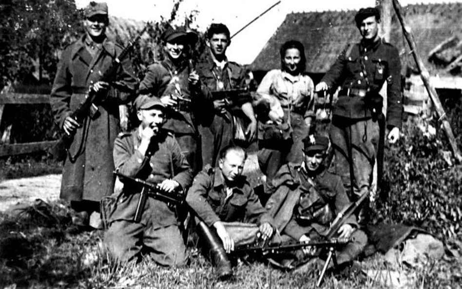 „Inka” wśród kolegów z 5. Brygady Wileńskiej AK