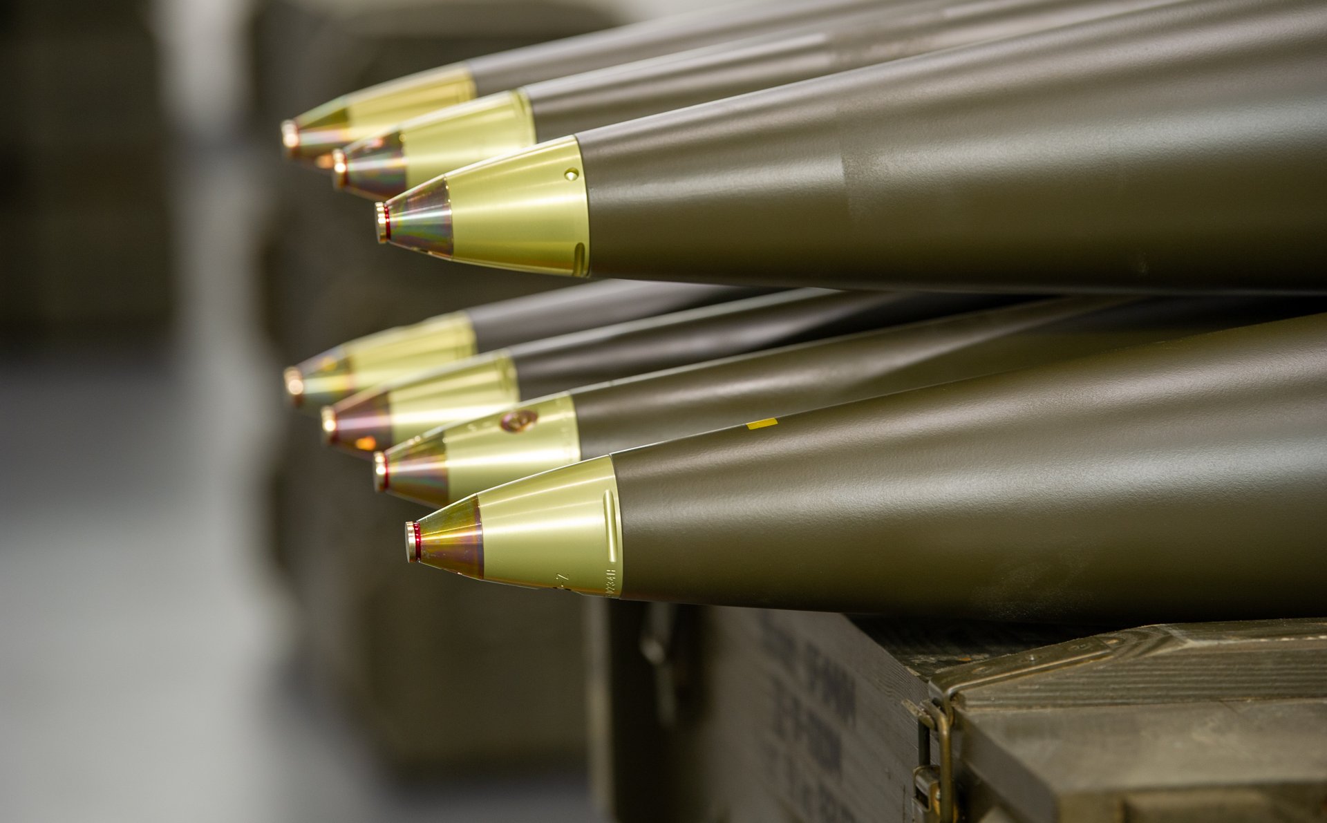 Kto wyprodukuje amunicję 155 mm dla Polski? Gra o miliardy z SAFE