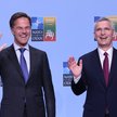 Mark Rutte (z lewej) zastąpi na stanowisku sekretarza NATO Jensa Stoltenberga