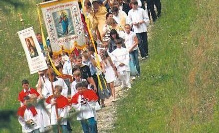 Procesja w Boże Ciało w bieszczadzkiej wiosce Polana . Swojsko, arcyswojsko