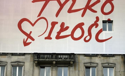 Cios w reklamy w oknach mieszkań