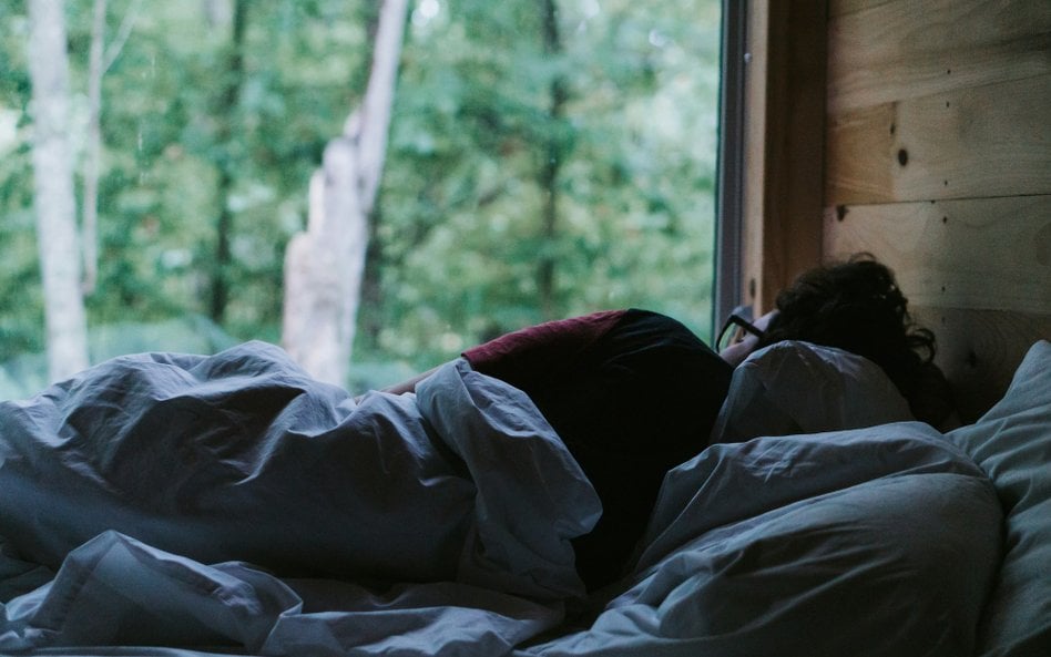 Na problemy ze snem skarży się 41,1 procent Polaków – wynika z badań  UCE Research i platformy ePsyc