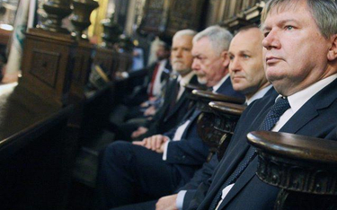 Jerzy Miller (z prawej) miałby zastąpić w fotelu prezydenta Krakowa Jacka Majchrowskiego (trzeci z p