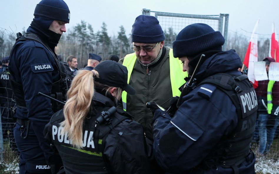 Policjanci wyrabiają limity legitymowania. Wiącek pisze do Szymczyka