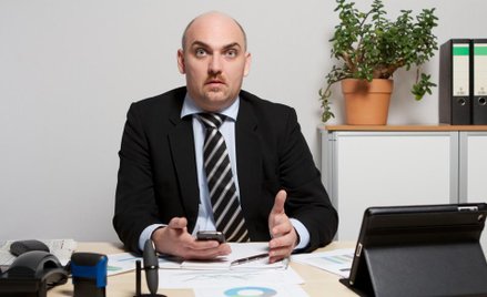 Urlop: nie można informować o wolnym w drugim dniu nieobecności