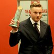 Laureat nagrody, pisarz Szczepan Twardoch podczas gali wręczenia nagrody im. Kazimierza Kutza