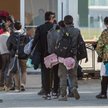 Uchodźcy przyjeżdżający do obozu Erding w Niemczech