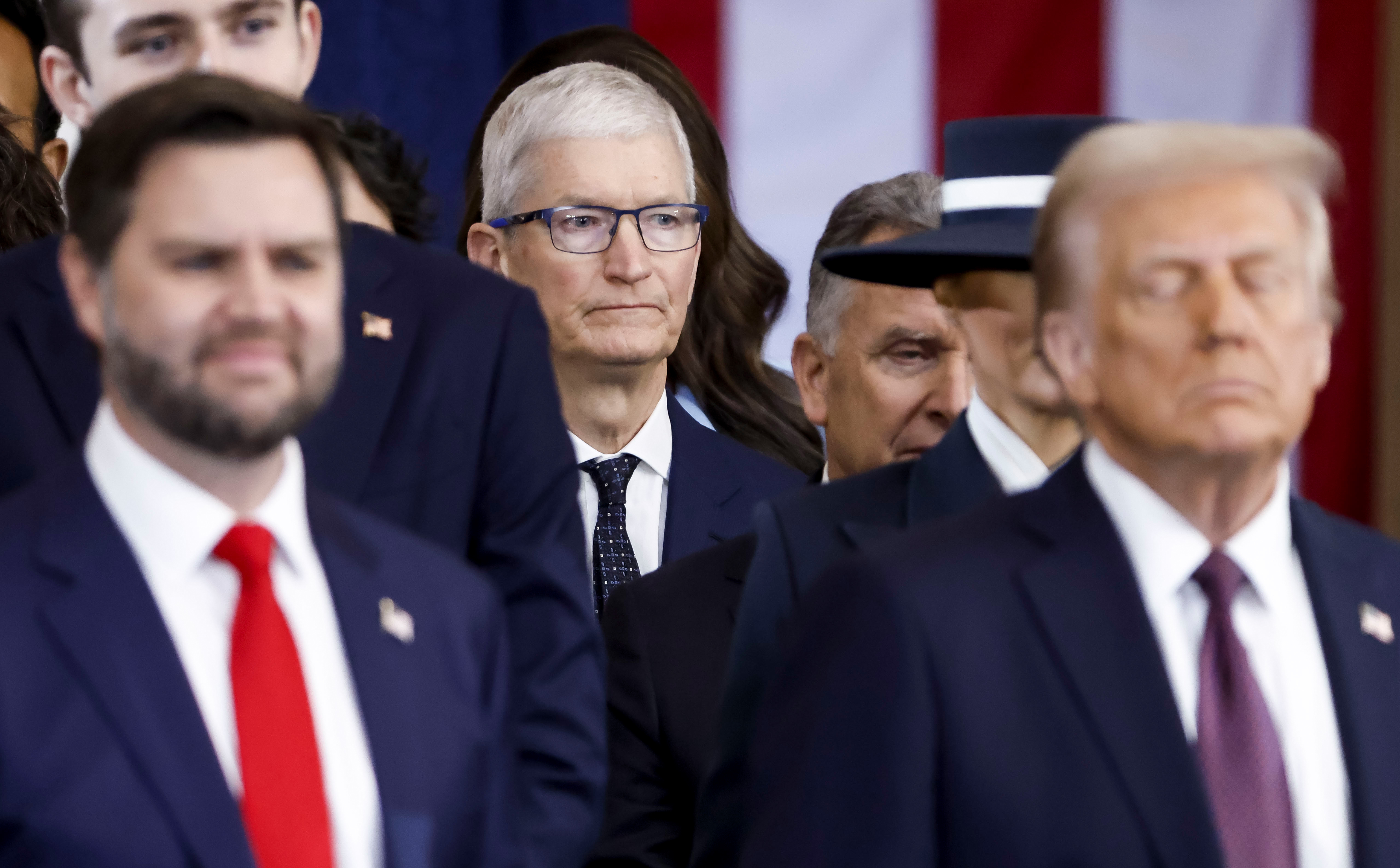 Donald Trump bije w Apple. Grozi potężnymi cłami