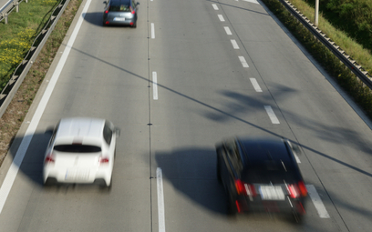 Betonowa droga sama zasili jadące samochody elektryczne, rewolucyjny kondensator zapewni także energ