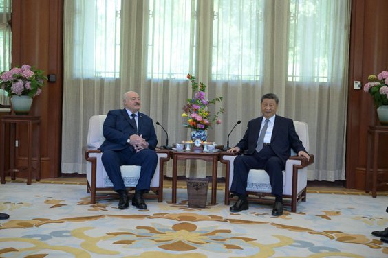 Xi Jinping i Aleksander Łukaszenko w Pekinie