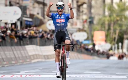 Holender Mathieu Van Der Poel wygrał w sobotę pierwszy wielki klasyk sezonu, wyścig Milan – San Remo