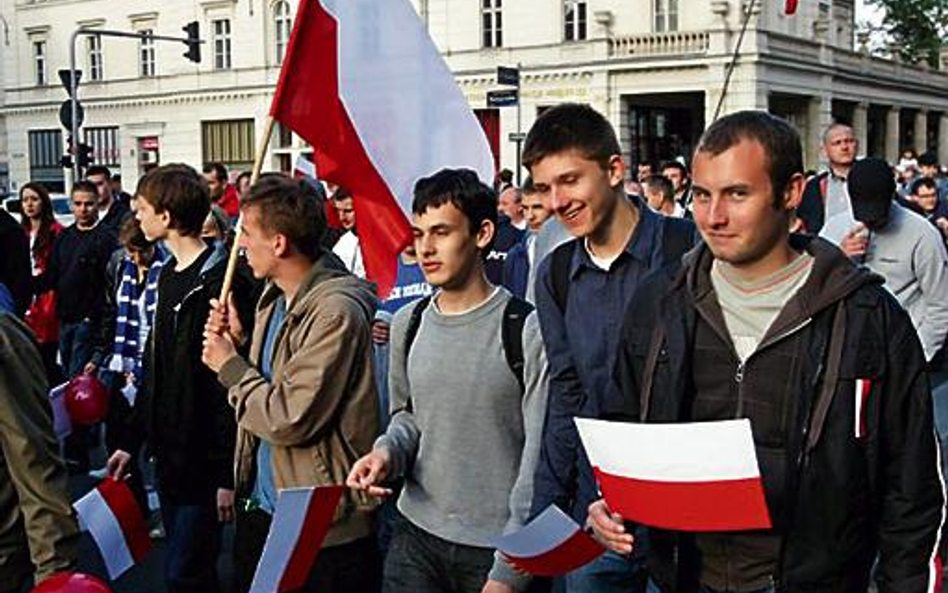 Uczestnicy marszu w Poznaniu krzyczeli: Cześć i chwała bohaterom!