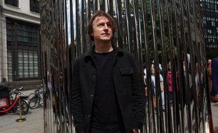 Oskar Zięta i jego instalacja Whispers przygotowana na londyński Festival of Architecture w 2025 rok