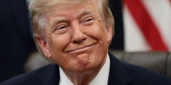 Trump says he is considering a change in US policy on the Falklands