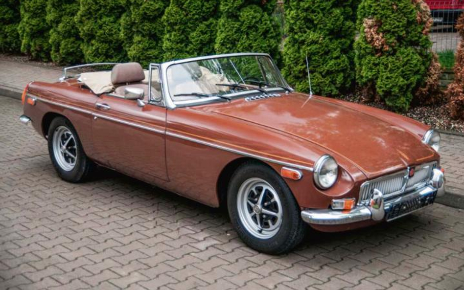 MG MGB wszedł do sprzedaży w 1962 roku i był produkowany 18 lat. Był jednym z pierwszych modeli z ko