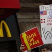W czwartek przed niektórymi lokalami McDonald’s pojawili się protestujący z Fight For $15.