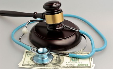 Liczba zwolnień lekarskich sędziów i prokuratorów spadła o 30 proc.