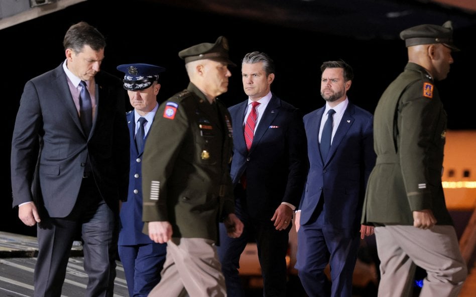 Wiceprezydent USA J.D. Vance i sekretarz obrony Pete Hegseth