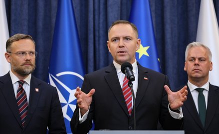 Prezydent RP Karol Nawrocki wygłasza oświadczenie w Pałacu Prezydenckim w Warszawie. Obok szef Kance