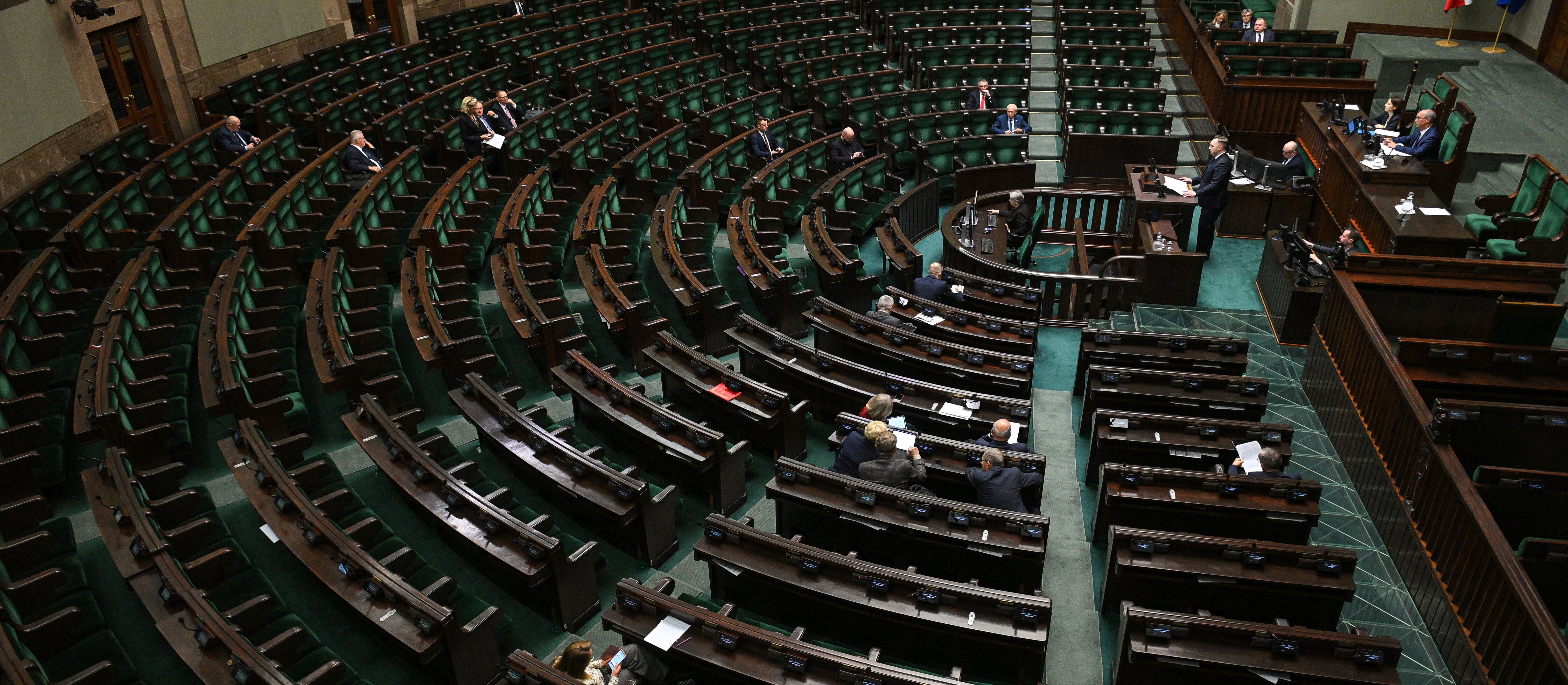 Najnowszy sondaż partyjny CBOS pełen zaskoczeń, choć lider bez zmian