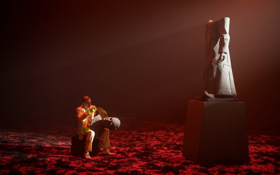 Rafał Dziwisz jako Henryk Jankowski w spektaklu Teatru TV "Prałat"