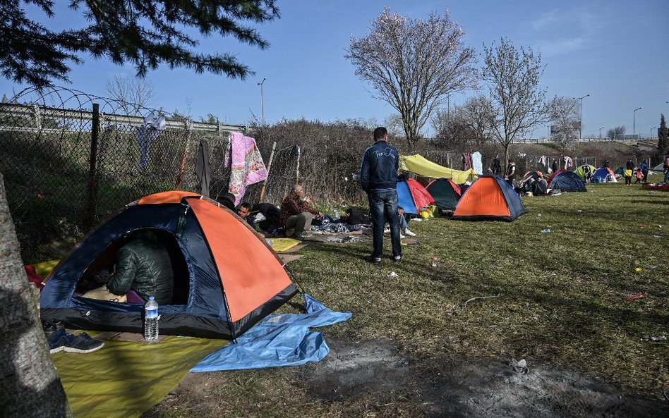 Unia Europejska pilnie rozmawia z Ankarą ws. uchodźców