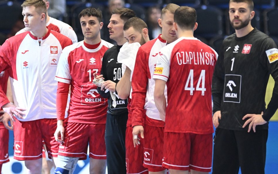 Polacy po kolejnym przegranym meczu grupy F mistrzostw Europy piłkarzy ręcznych z Włochami.