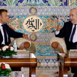 Prezydent Emmanuel Macron podejmowany przez głowę państwa algierskiego, Abd al-Madżida Tabbuna