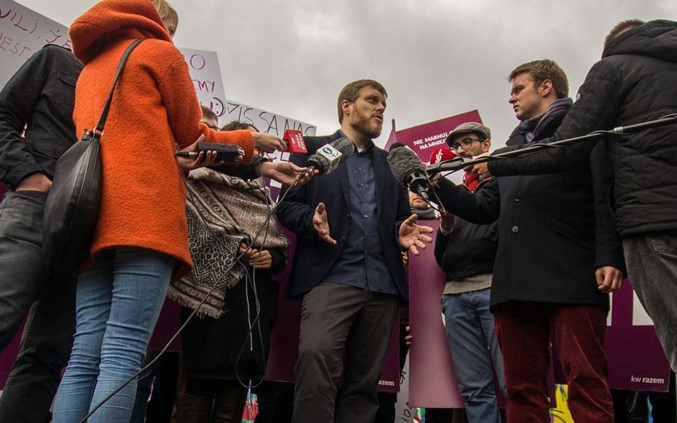 Zandberg: Dlaczego Kaczyński boi się przyjść do protestujących w Sejmie?