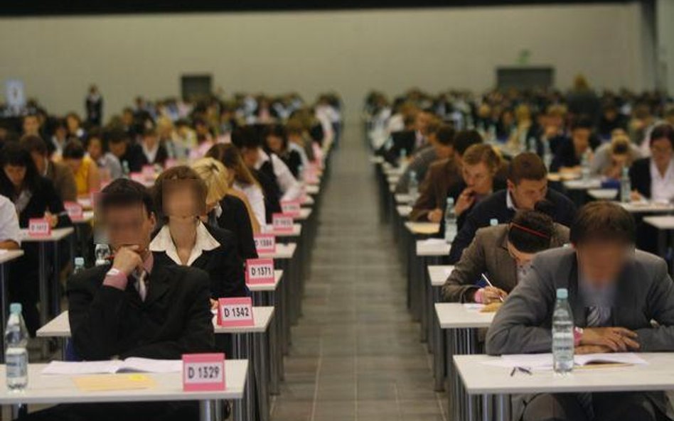 Aplikacja: najwięcej chętnych na aplikacje adwokacką