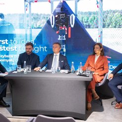 Od lewej: prowadzący debatę Marcin Piasecki, Marcin Kamassa, naczelnik wydziału UE w Departamencie P
