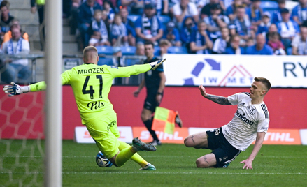 Lech strzelił trzy gole, więc Legia wygrała 2:1. Bo dwa gole były do własnej bramki