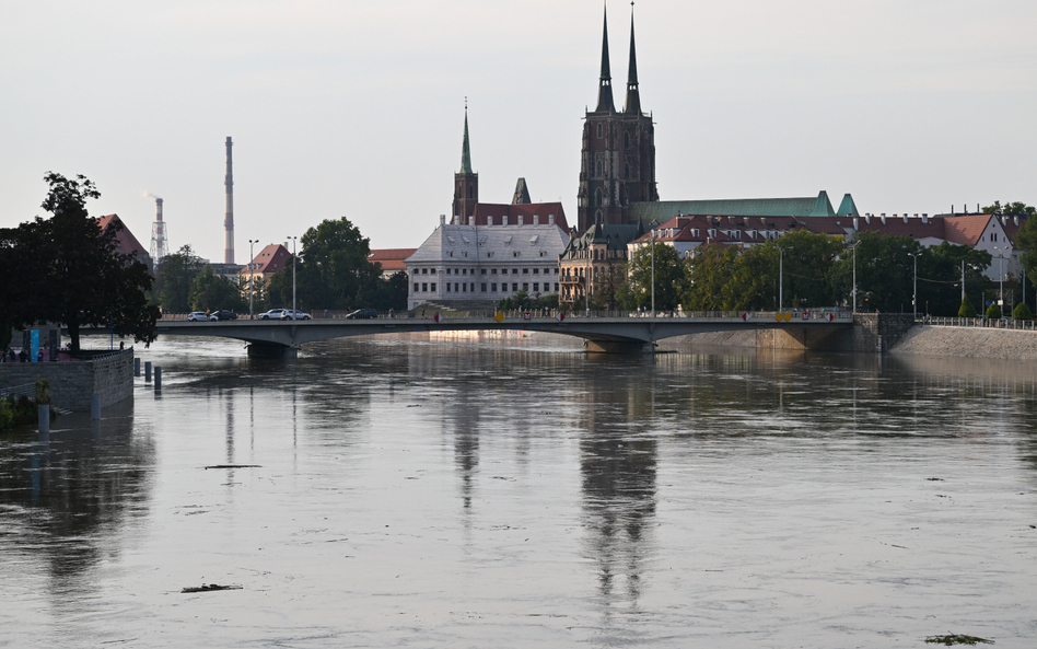 Wrocław: Poziom wody w Odrze rośnie