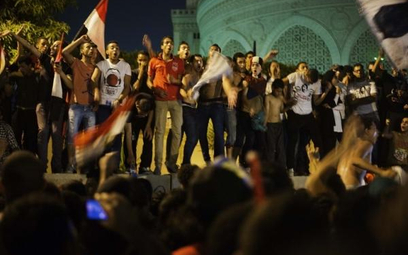 Całą noc trwały demonstracje antyprezydenckie w duzych miastach Egiptu