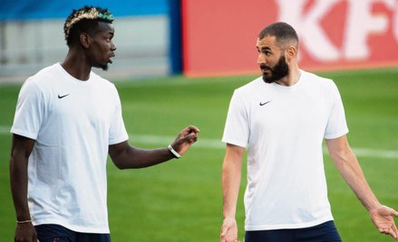 Paul Pogba (z lewej) i Karim Benzema wiedzą już, że przyjaciele z dzieciństwa potrafią narobić probl
