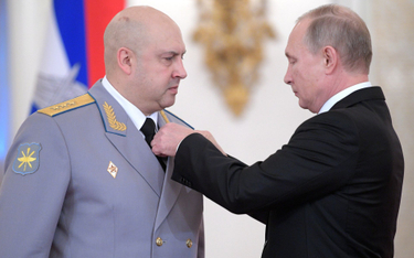 Generał Siergiej Surowikin i Władimir Putin