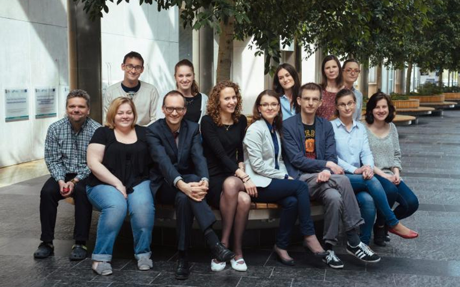 Zespół prof. Krystiana Jażdżewskiego (trzeci z lewej) z Centrum Nowych Technologii UW