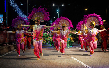 Filipińczycy uczcili nowy rok, rok smoka , kolorową paradą