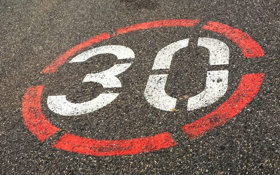 Kraków wprowadza szerszą strefę Tempo 30