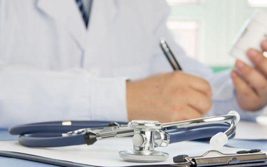59-letni urolog oskarżony o zgwałcenie 22-letniej pacjentki w czasie badania
