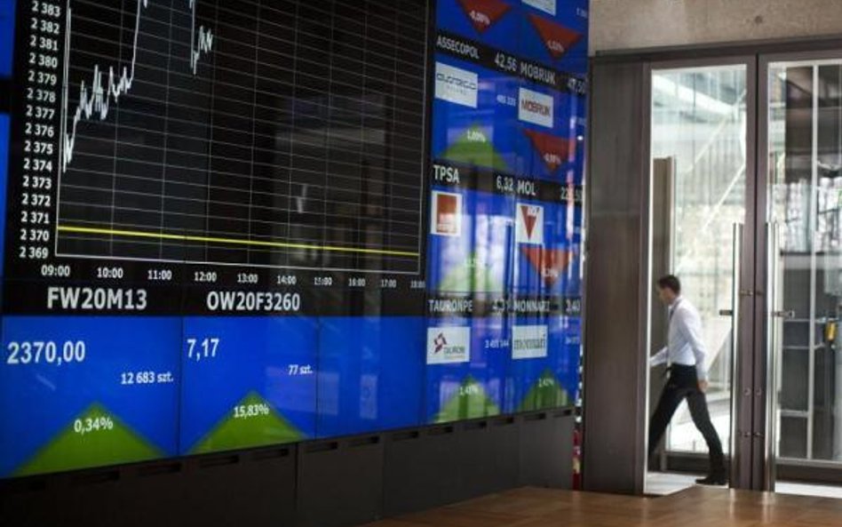 Przeciętnie tylko połowa (51,5 proc.) rekomendacji wydanych w październiku 2013 r. przez domy makler