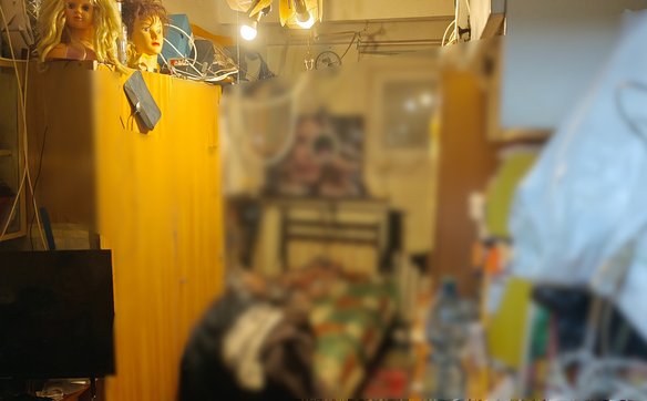 Mieszkanie było naszpikowane dowodami na podejrzaną działalność mężczyzny