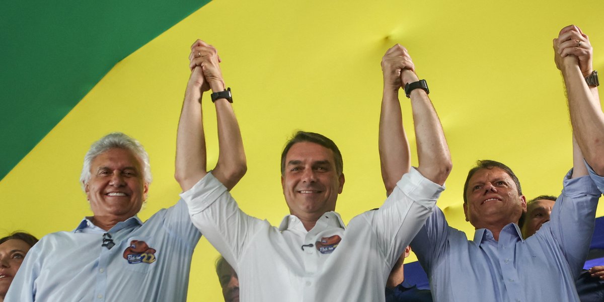 Flávio Bolsonaro na progu prezydentury w Brazylii