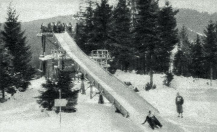 Widok wieży startowej toru saneczkowego z Góry Parkowej w Krynicy podczas ME w saneczkarstwie w 1935